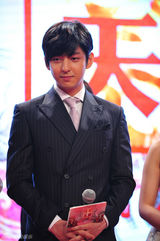 组图：《吉祥天宝》双生双旦亮相