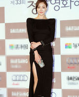 组图：朴孝珠黑色礼服亮相 气质高贵尽显典雅