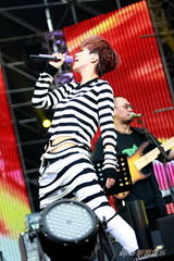 高清：热波第二天 谭维维变摇滚女张杰脱衣惹尖叫