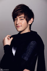 组图：邓伦韩范儿写真 魅力十足掀时尚热潮