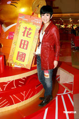 古天乐宣传电影派红包 吴君如新戏将与陈可辛合作 