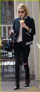 组图：艾玛-罗伯茨天使城逛街畅饮 称不想长大