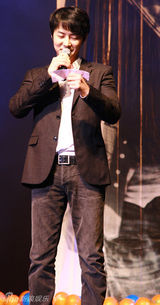 组图：神话JunJin深圳歌迷会三度返场 洒泪谢歌迷