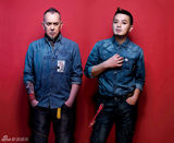 组图：黄秋生黄耀明合拍广告 暗黑铁汉柔情