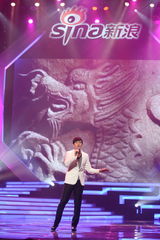 高清组图：新浪网络盛典 满江献唱《中华诵》