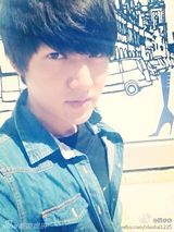 组图：“中国版李敏镐”火爆微博 原为报社记者