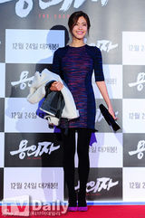 组图：金泰熙尹恩惠等亲临韩片《嫌疑犯》试映