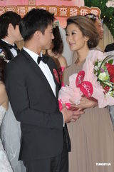 组图：谢婷婷安志杰甜蜜秀 对霆锋柏芝复合不表态