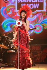 幻灯：东方春晚走雷人复古风 张靓颖不爱Lady Gaga