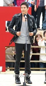 组图：元彬金赛纶出席《大叔》釜山见面会