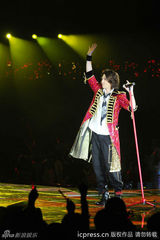 组图：山下智久台北华丽开唱 劲歌热舞high翻天 