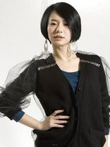 幻灯图：戚薇妩媚写真曝光 露香肩纪念最后长发