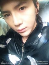 组图：好声音视觉美男梁君诺私照 网曝整容传言