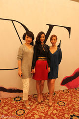 组图：张歆艺亮相大连时装周 卷发造型如芭比娃娃