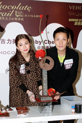 幻灯组图：丁子高情人节陪家人 杨千嬅虎年暂不添丁