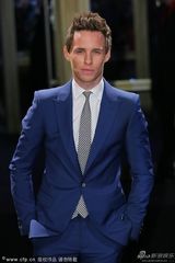 组图：《悲惨世界》首映 海瑟薇秀腿阿曼达露背