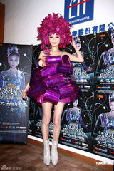 幻灯图：张韶涵个唱造型独特 获封中国版Lady Gaga