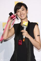 组图：桂纶镁暗示可能会隐婚 与男友平凡幸福