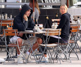 幻灯图：莎拉波娃与湖人球星男友用餐 大秀恩爱