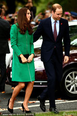 组图：威廉王子与凯特王妃甜蜜出访大秀恩爱