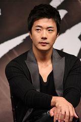 高清图：《到炮火中去》发布会 权相佑(权相宇)等出席