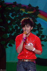 幻灯图：《快男》突围第3场摇滚小子叫板黑面判官