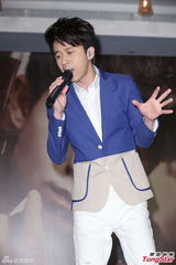 组图：光良举办新专辑发片记者会 张信哲站台