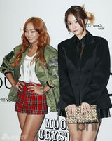 组图：孔孝真CL等助阵时装周 李秀赫亮相T台