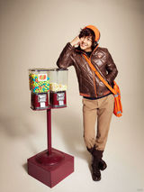 组图：金贤重尹恩惠冬装广告 演绎甜蜜冬季恋人