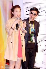 高清图：张智霖等齐聚音乐汇展颁奖 容祖儿夺九奖