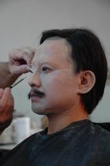 高清：张涵予戴面具 变身“孙中山”过程曝光