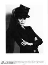 幻灯组图：黛安-克鲁格登封面 女扮男装帅气逼人