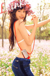 幻灯图集：张俪拍摄手机广告 衣着性感秀小蛮腰