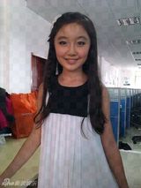 组图：点读机女孩中学生活照曝光 依旧清秀可爱