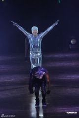 组图：郭富城个唱变型金刚舞台华丽震撼