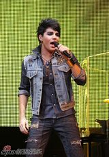 高清组图：美偶选手洛杉矶开唱 兰伯特与艾伦琴瑟和鸣