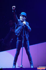 组图：梅艳芳逝世十周年 圈中好友登台悼念