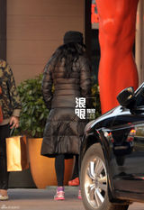 组图：舒淇京城密室拍戏 老母贴身陪同解寂寞