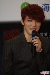 组图：韩国人气偶像金在中亮相上海魅惑帅气