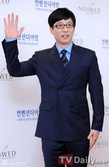 组图：韩星姜虎东刘在石贺好友禹成民大婚