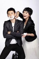 组图：戴娇倩钱泳默契拍写真 女王与绅士俏皮碰撞