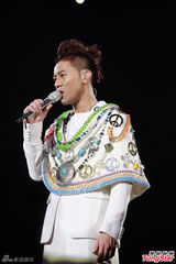 组图：big4开演唱会发红封包 互曝成员糗事