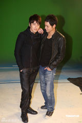 幻灯图集：阮经天赵又廷拍MV 斗演技比身材玩暧昧