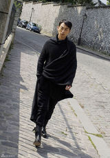 高清图：朱亚文街拍披肩外套开衫围巾一件即可