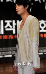 组图：韩惠珍等出席KBS电视台《荆棘鸟》发布会