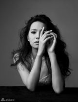 组图：伊能静严歌苓黑白大片展女性独立