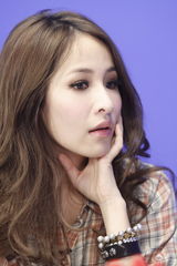 高清图：萧亚轩独家做客 分享“钻石糖”