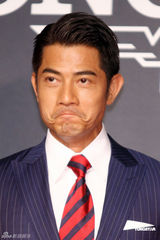 组图：郭富城染黑发代言名表 避谈七夕