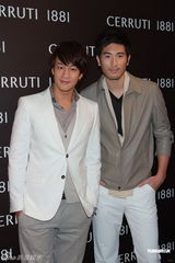 组图：何润东投资赚买房送父母 新片与甄子丹合作