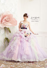 组图：筱田麻里子自创婚纱品牌唯美梦幻